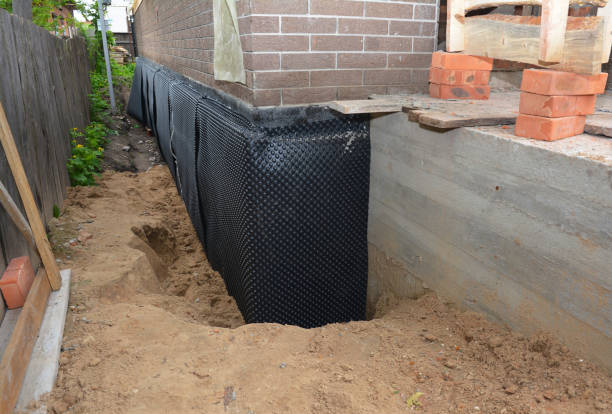 Happy homeowners after waterproofing job in Ora